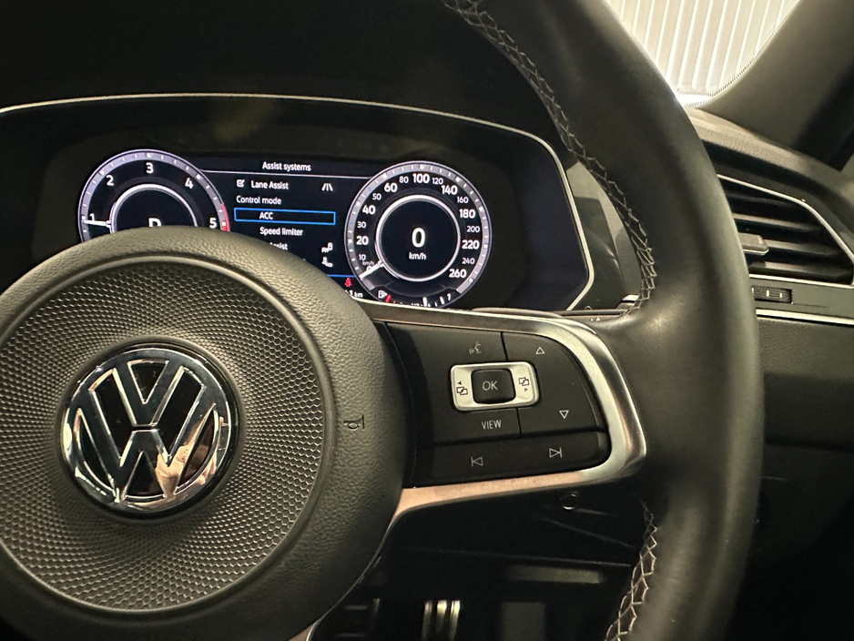 2018 Volkswagen Tiguan - image 27