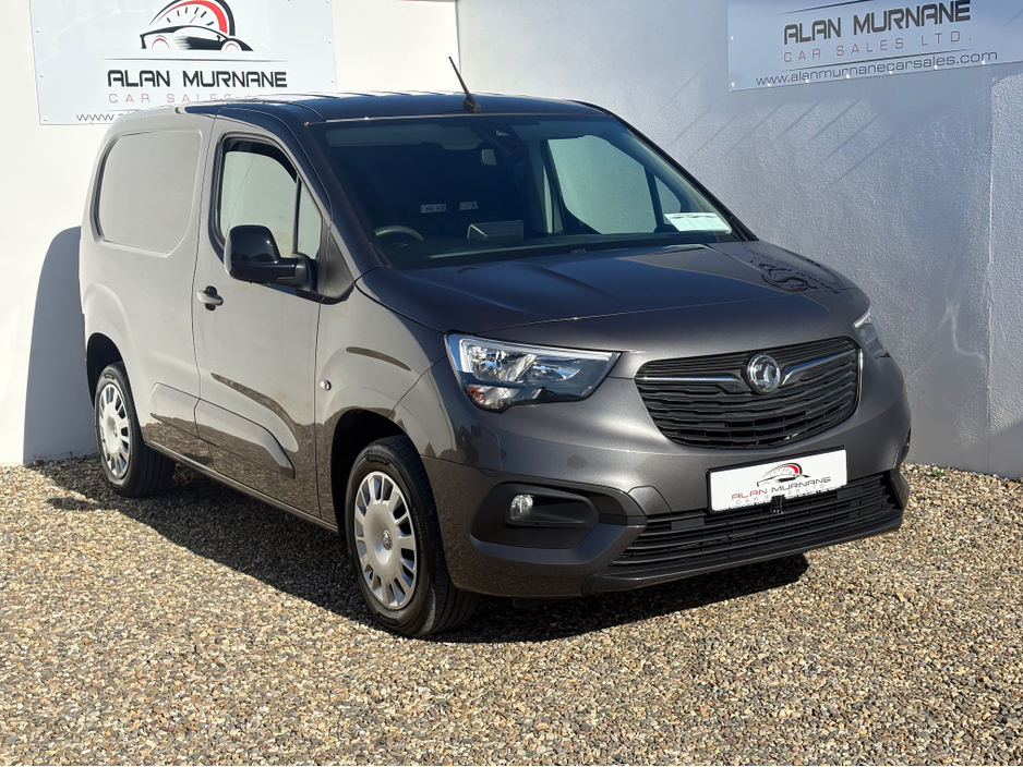 2023 Vauxhall Combo - image 3
