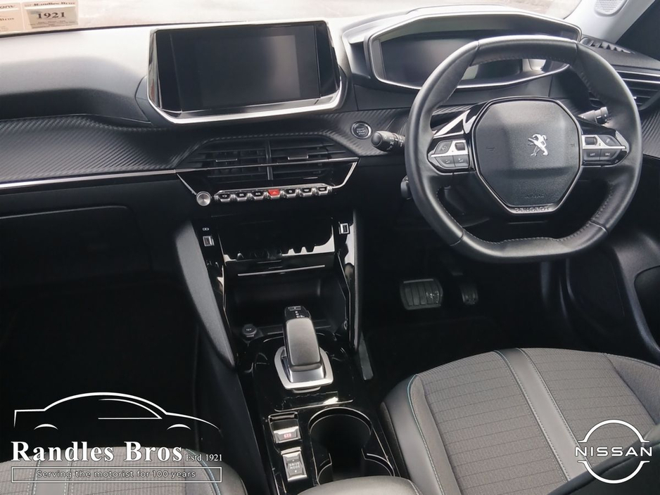 2022 Peugeot 2008 - image 12