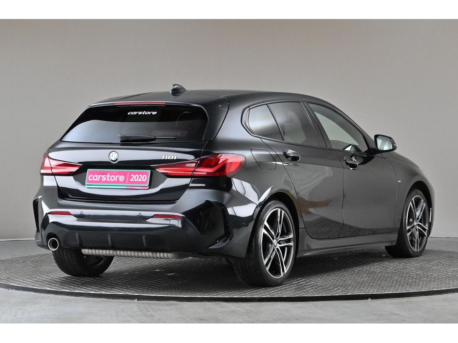 2020 BMW 1 Series - image 9