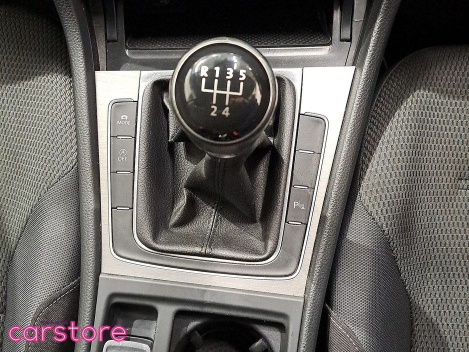 2016 Volkswagen Golf - image 15