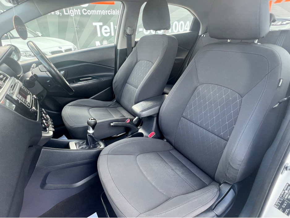 2015 Kia Rio - image 10