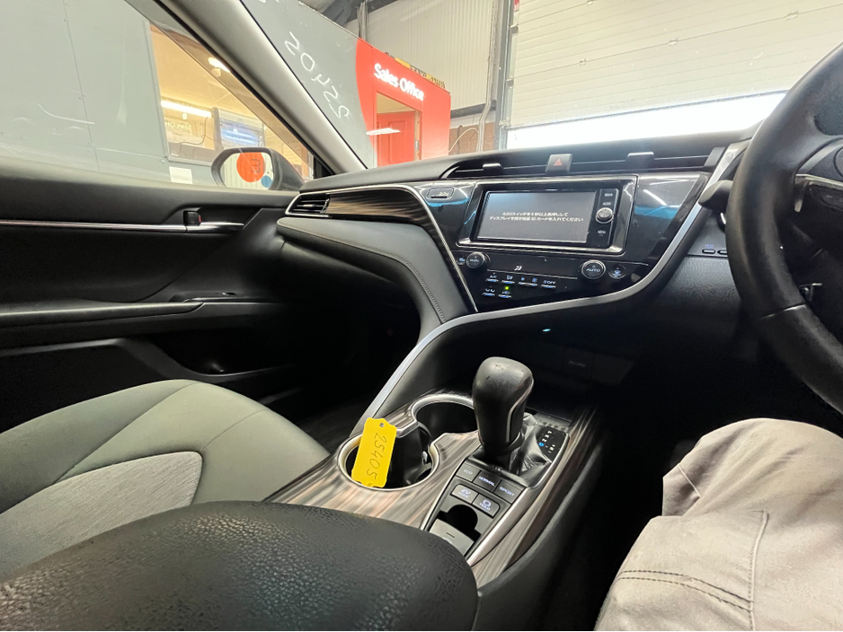 2018 Toyota Camry - image 16