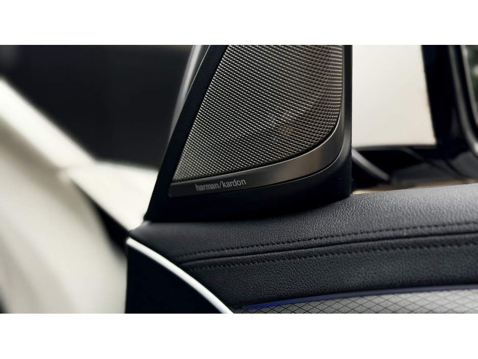 2017 BMW 5 Series - image 4