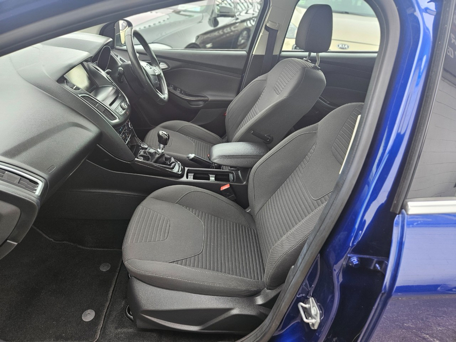 2016 Ford Focus - image 14