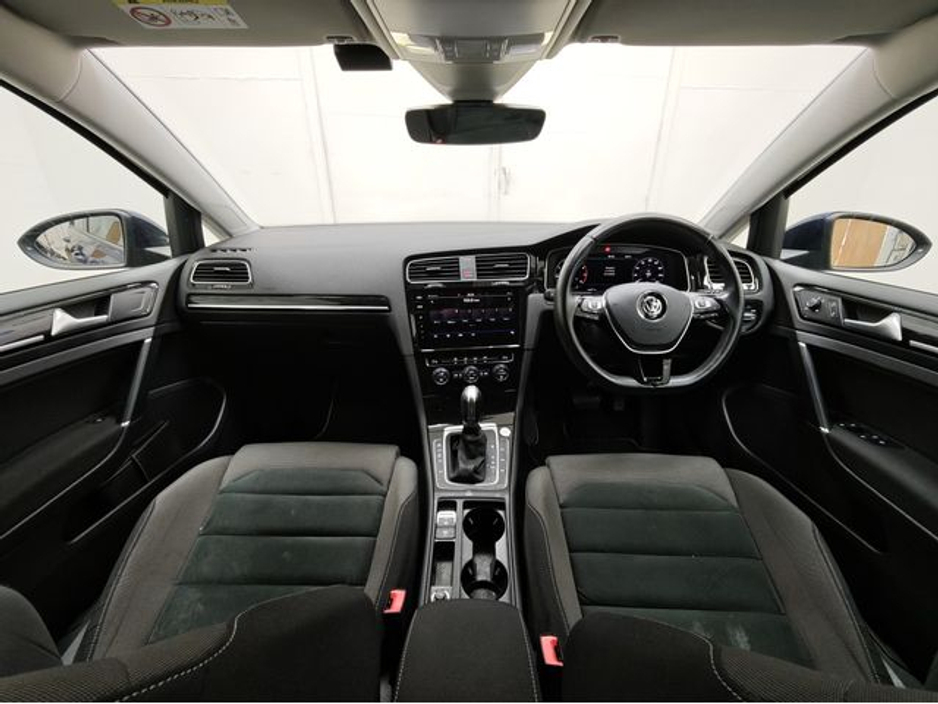 2018 Volkswagen Golf - image 4