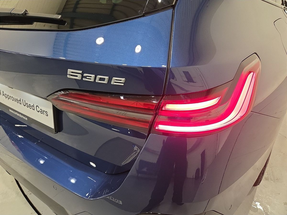 2025 BMW 5 Series - image 20