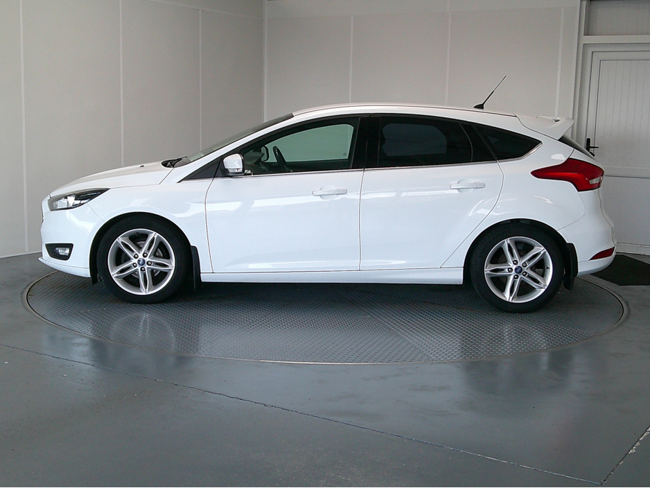 2017 Ford Focus - image 4