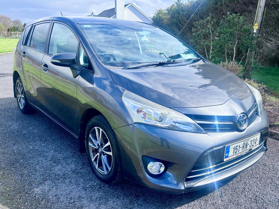 2015 Toyota Verso - image 4