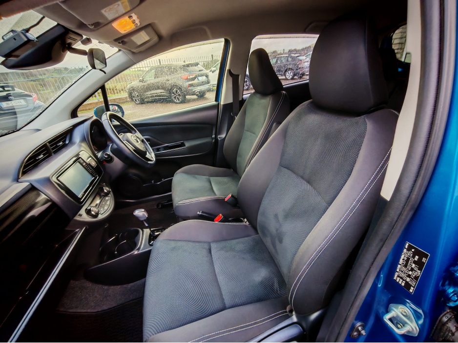 2017 Toyota Yaris - image 7