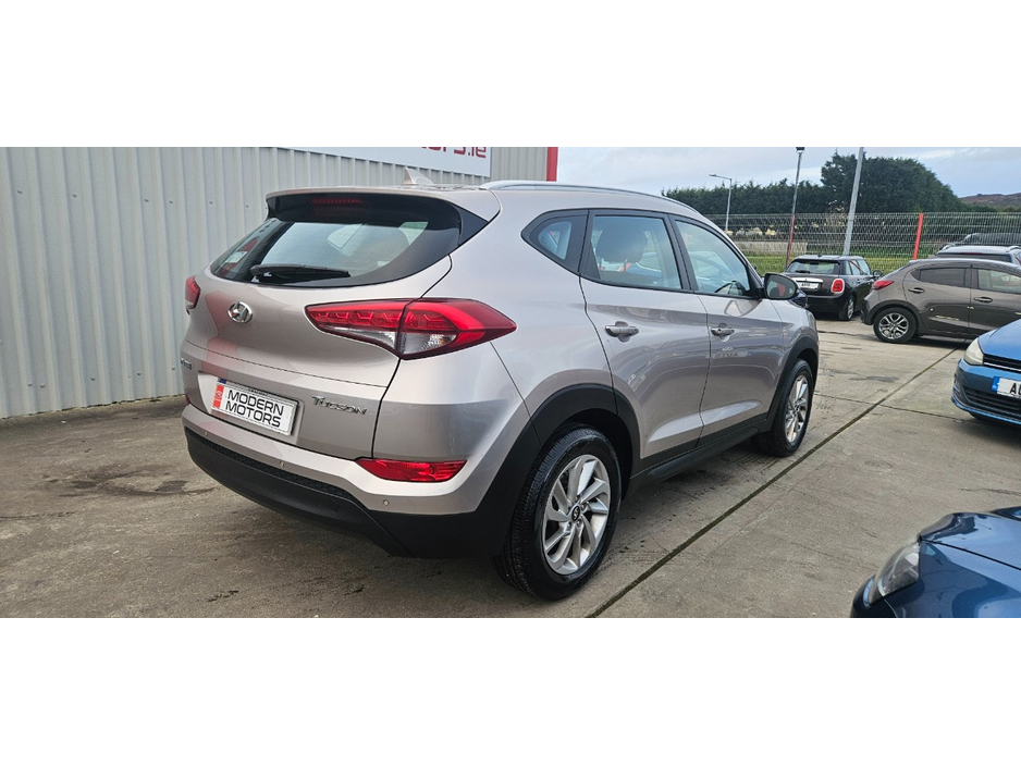 2015 Hyundai Tucson - image 12