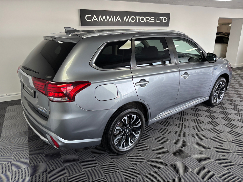 2018 Mitsubishi Outlander - image 4