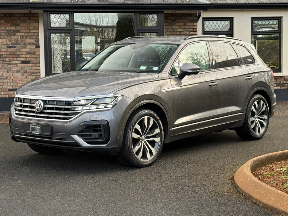 2019 Volkswagen Touareg - image 3