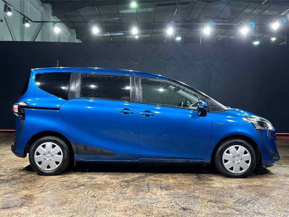 2019 Toyota Sienta - image 2