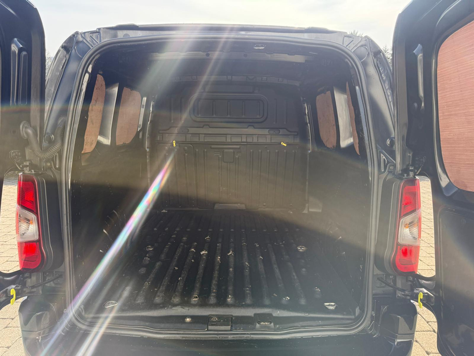 2019 Peugeot Partner - image 20