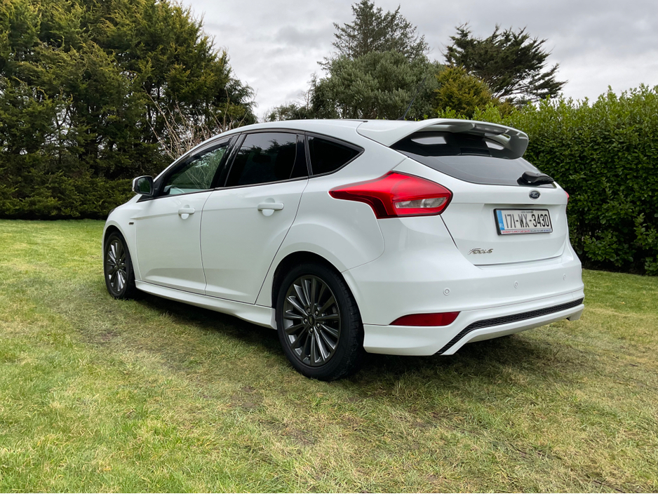 2017 Ford Focus - image 8