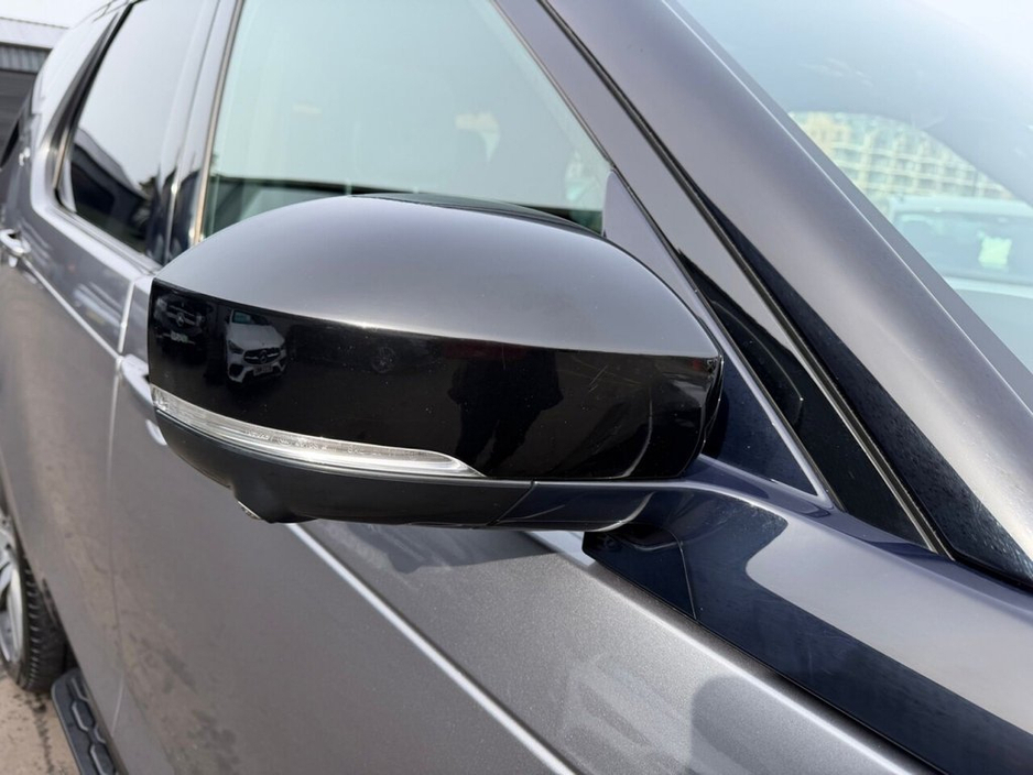 2021 Land Rover Discovery - image 32