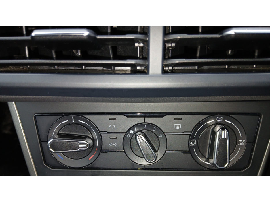 2018 Volkswagen Polo 1.0 LE  65BHP 5DR : One Owner : Air Con / Alloys / Fogs €13,950