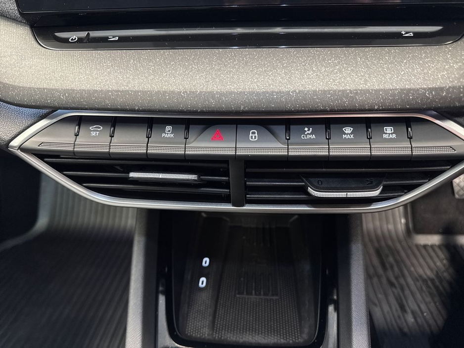 2025 Skoda Octavia - image 10