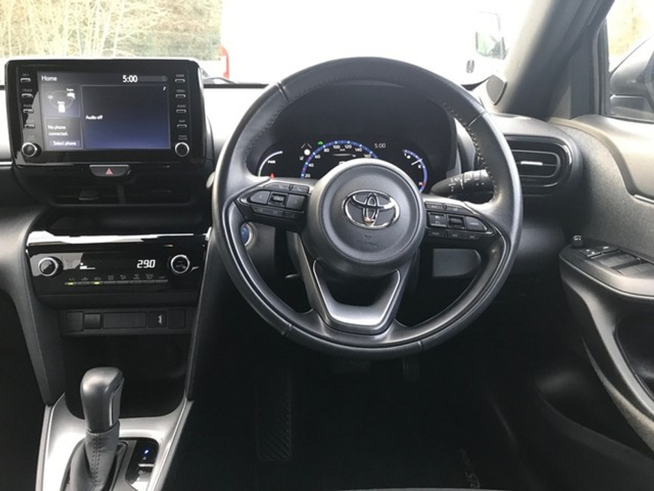 2022 Toyota Yaris Cross - image 9