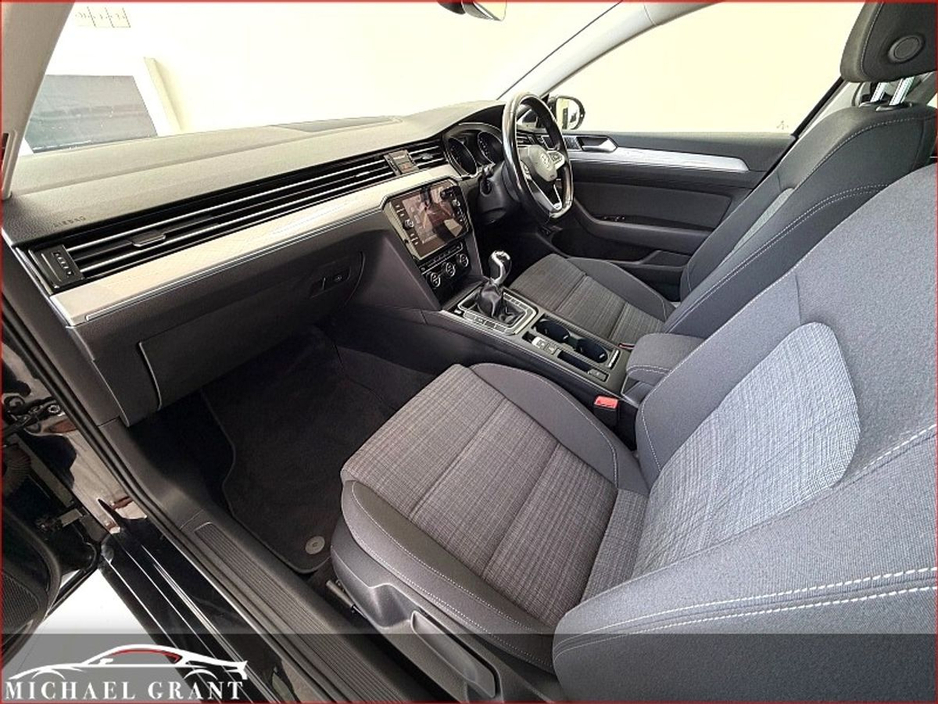 2020 Volkswagen Passat - image 16