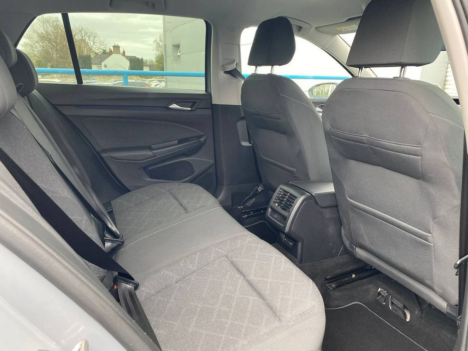 2023 Volkswagen Golf - image 8