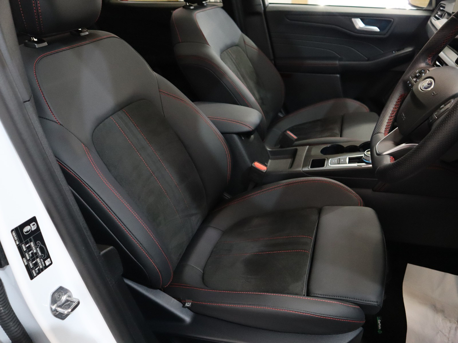 2025 Ford Kuga - image 28