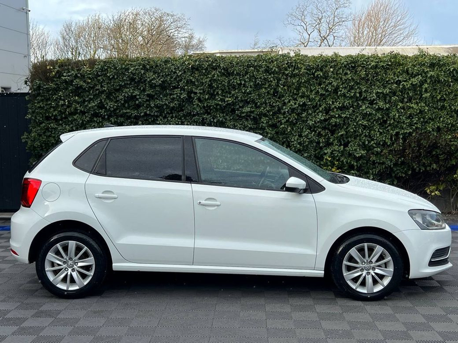 2015 Volkswagen Polo - image 2