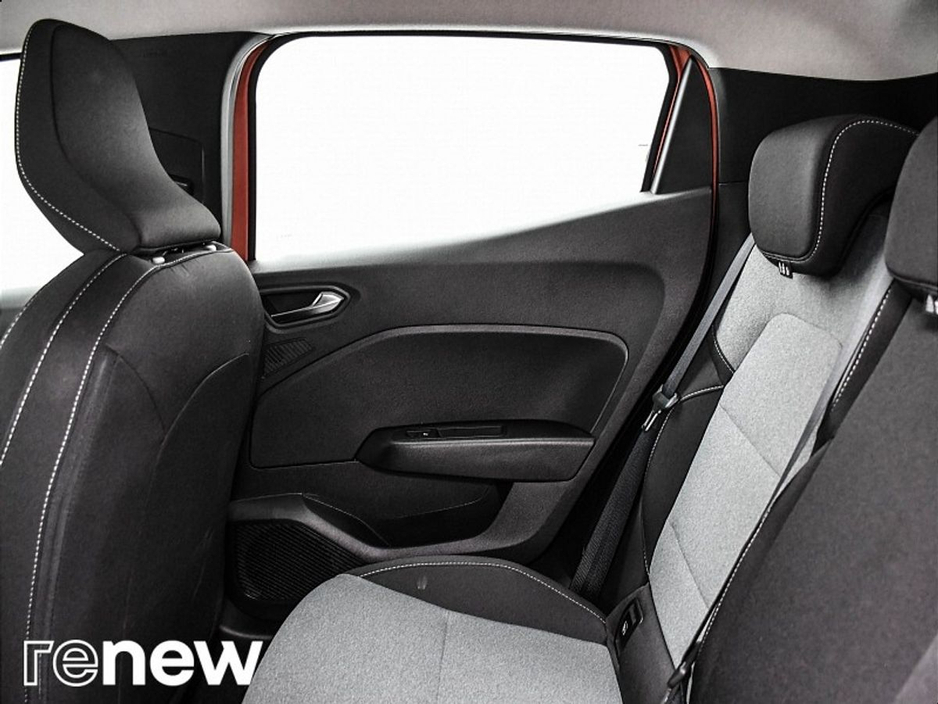 2025 Renault Clio - image 11