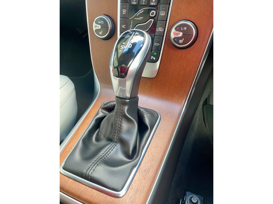 2018 Volvo V40 - image 36