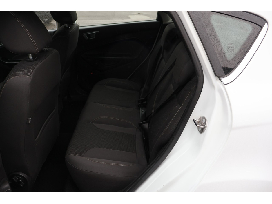 2017 Ford Fiesta - image 25