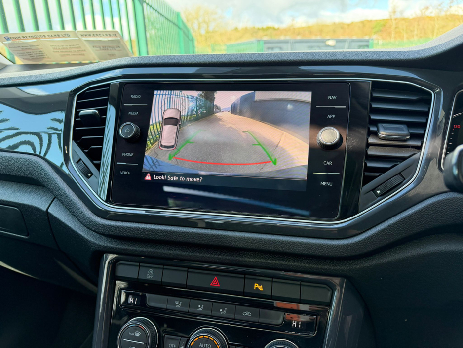 2020 Volkswagen T-Roc - image 12