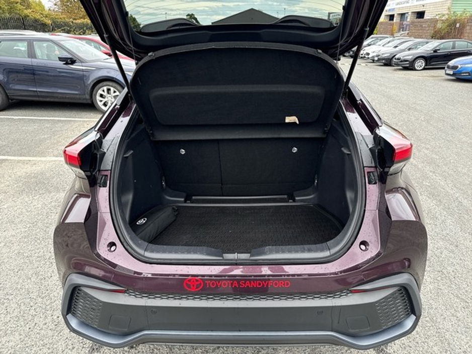 2024 Toyota C-HR NEW MODEL HYBRID SPORT // HEATED SEATS // APPLE CARPLAY/ANDROID AUTO // FULL WARRANTY €36,945