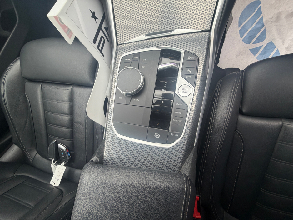 2023 BMW 3 Series - image 23