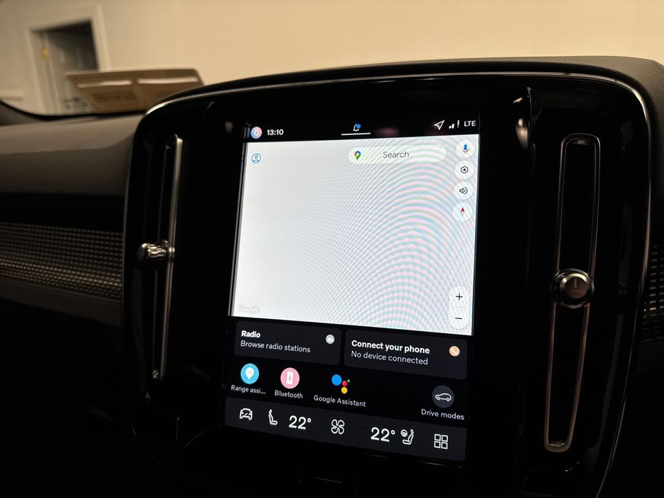 2026 Volvo EX40 - image 18