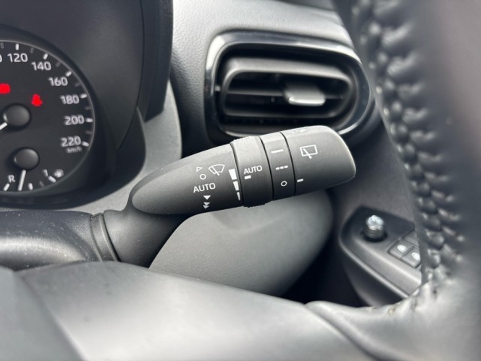 2024 Toyota Yaris - image 16