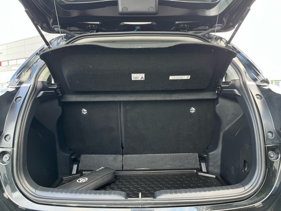 2023 Toyota Yaris - image 10