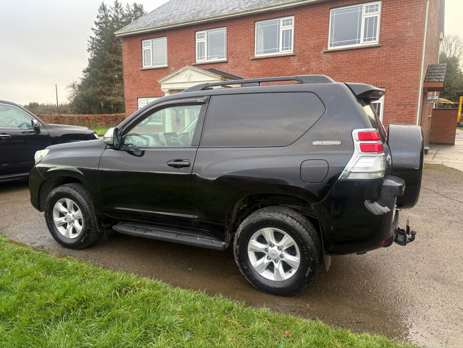2012 Toyota Landcruiser - image 5
