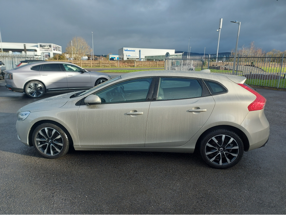 2019 Volvo V40 D3 MOMENTUM ED 5DR €19,950