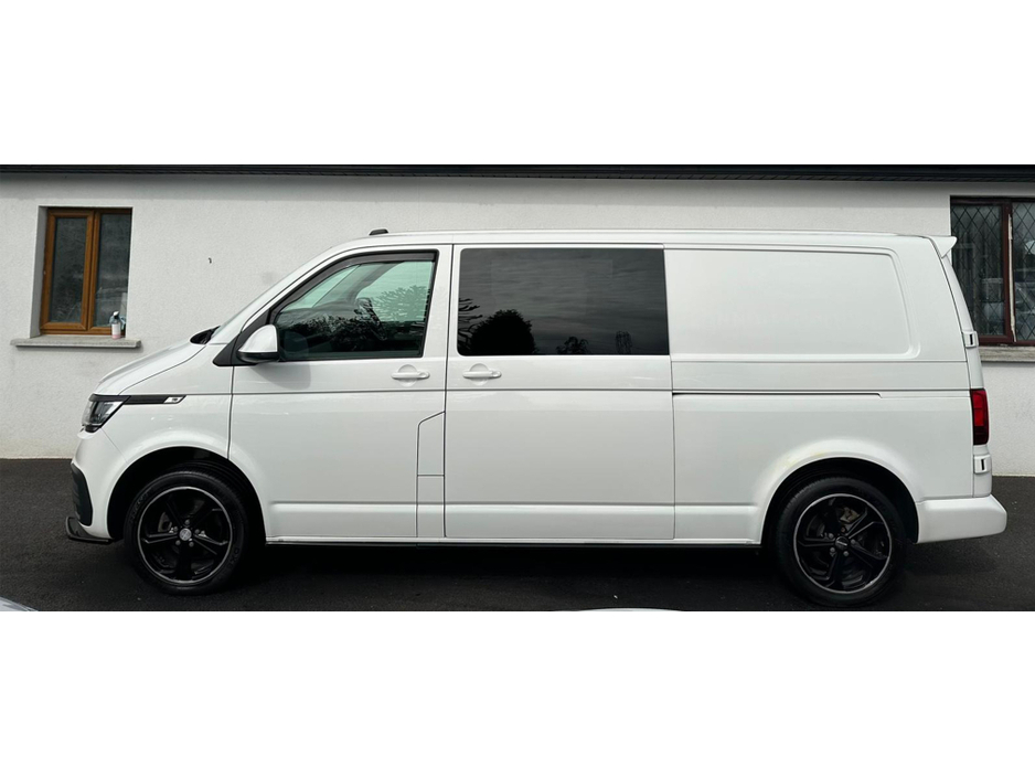 2021 Volkswagen Transporter - image 2