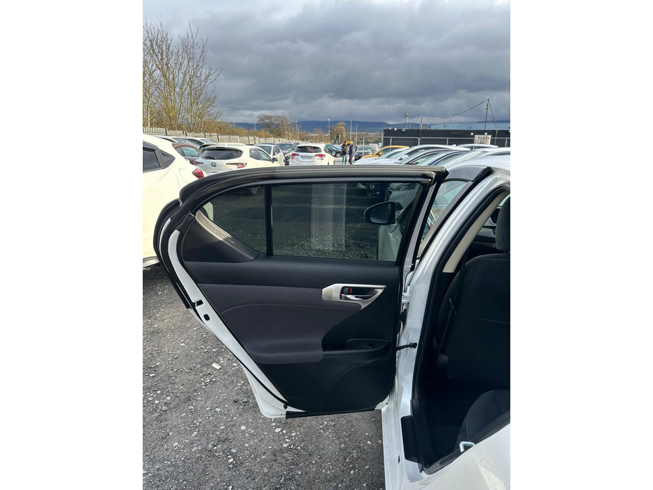 2019 Lexus CT 200 h - image 15