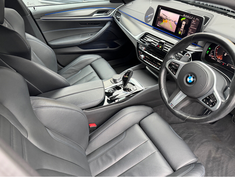 2020 BMW 5 Series - image 17