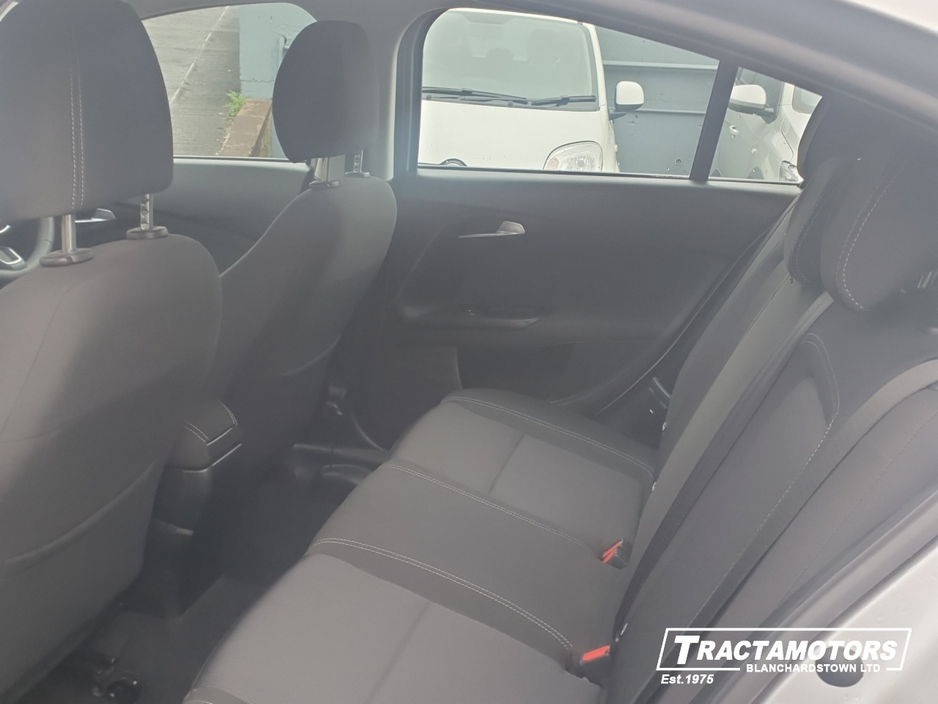 2023 Fiat Tipo - image 6