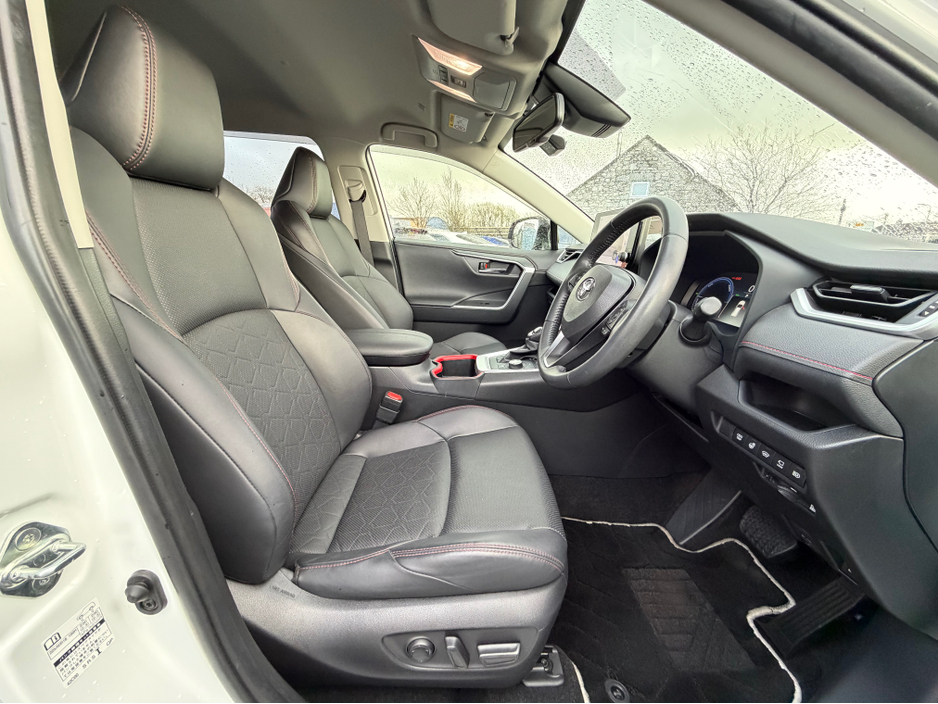 2023 Toyota Rav4 - image 2