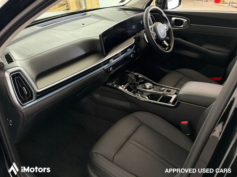 2025 Kia Sorento - image 12