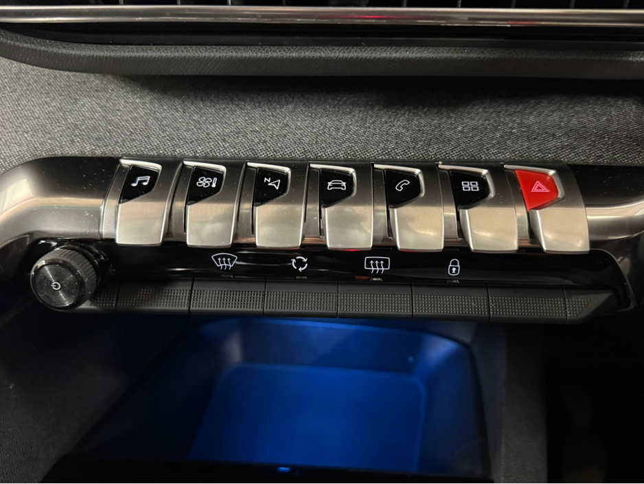 2022 Peugeot 5008 - image 20