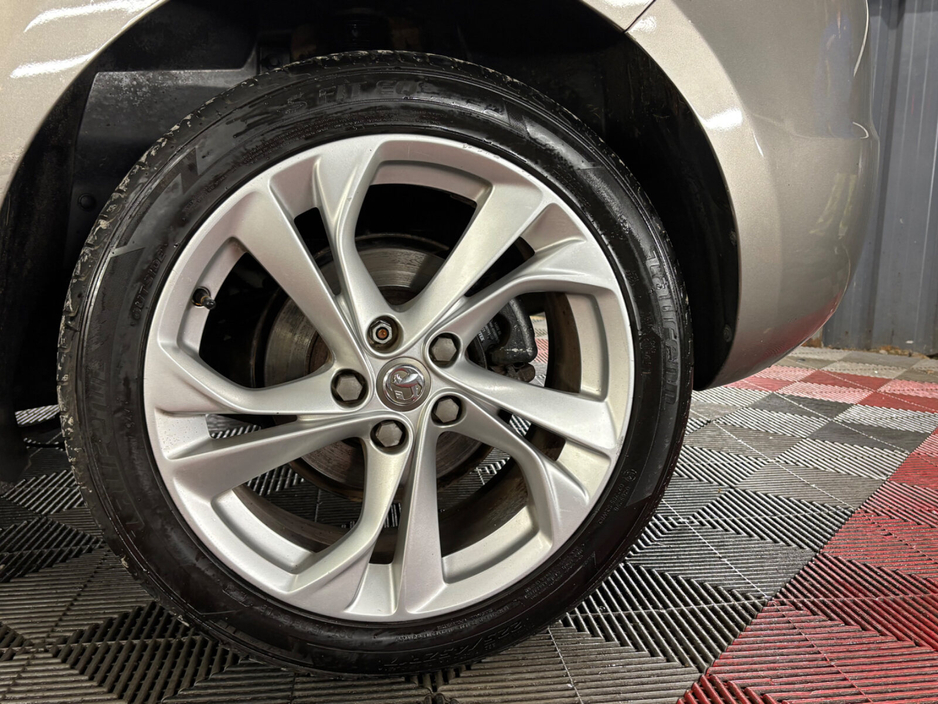 2017 Vauxhall Astra - image 16