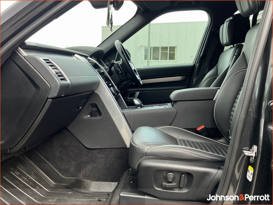 2024 Land Rover Discovery - image 3