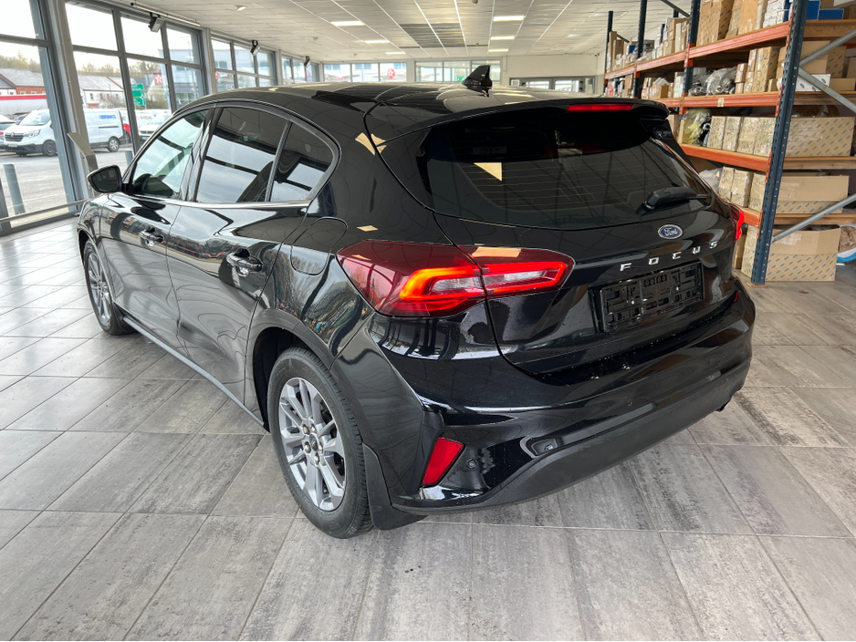 2023 Ford Focus - image 2