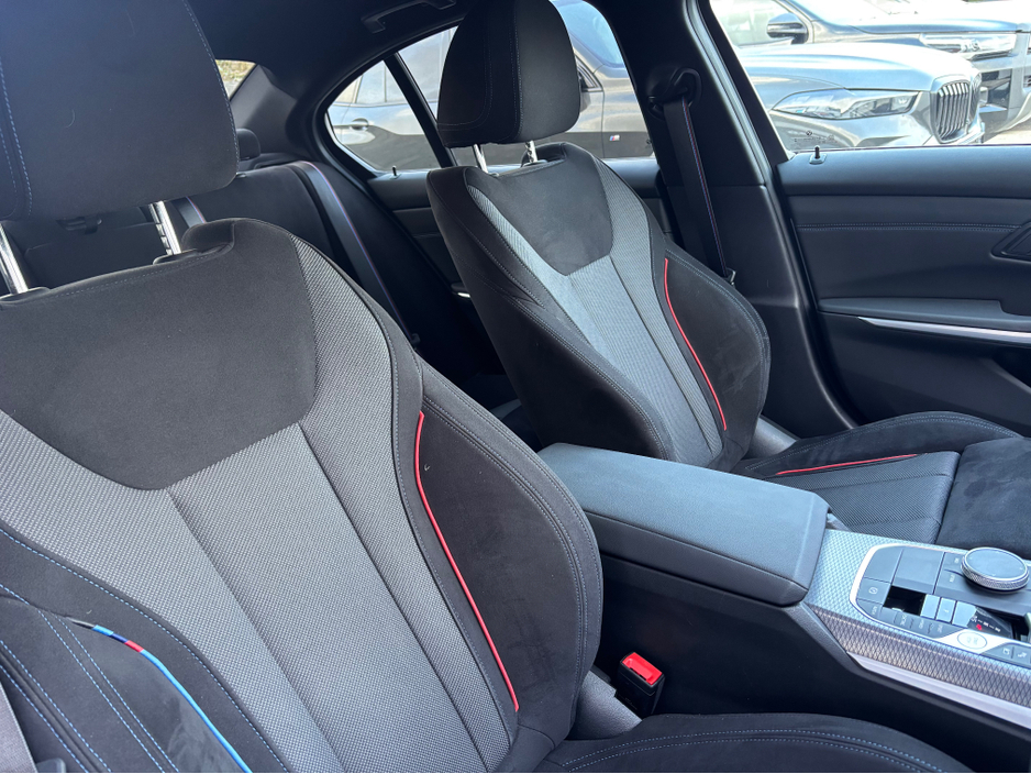 2025 BMW 3 Series - image 17